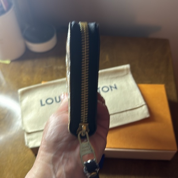Louis Vuitton Limited Edition Jungle Zippy Wallet!! - Picture 6 of 15